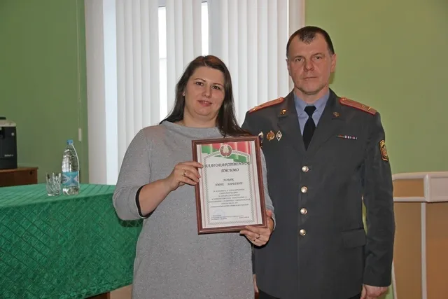 Начальник Чечерского РОВД вручил благодарность председателю добровольной дружины